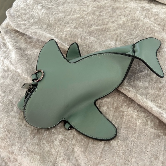 Grey shark 🦈 crossbody bag NWT!! - Picture 4 of 7